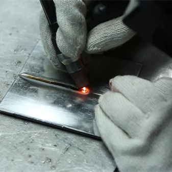 1mm鍍鋅板冷焊機連續焊效果展示